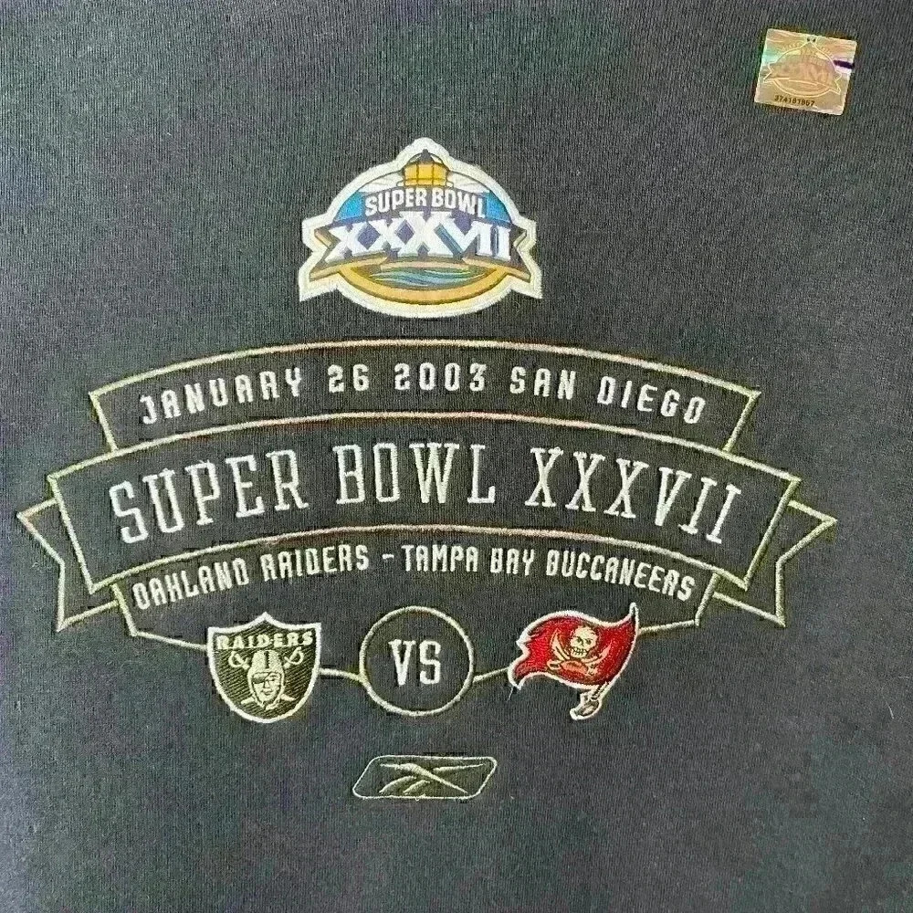 Vintage Super Bowl XXXVII 37 Tampa Buccaneers Raiders 2003 Crewneck Sweatshirt.